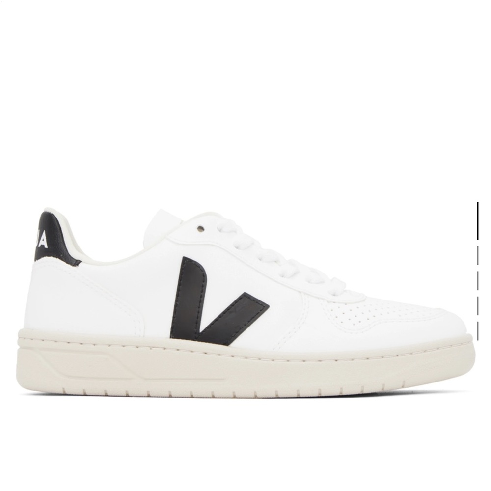 Veja V-10 leather sneakers size 7 excellent condition